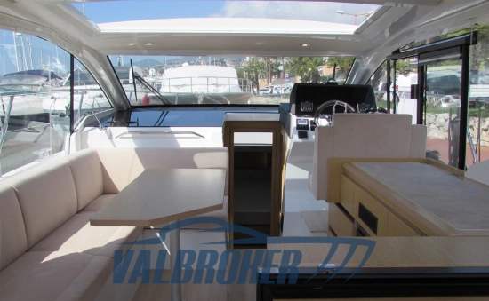 Sealine C335V usado à venda