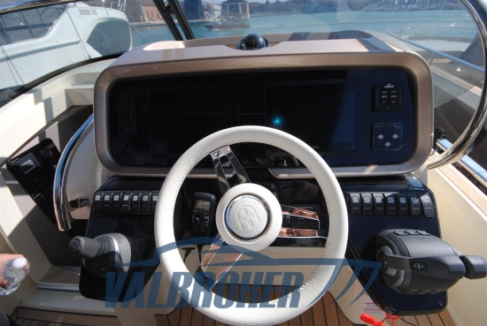 Invictus Yacht GT320 usata in vendita
