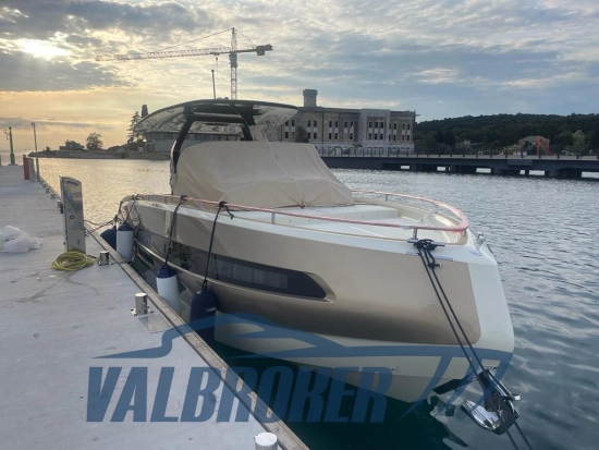 Invictus Yacht GT320 usata in vendita