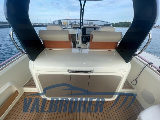 Invictus Yacht GT320 usata in vendita