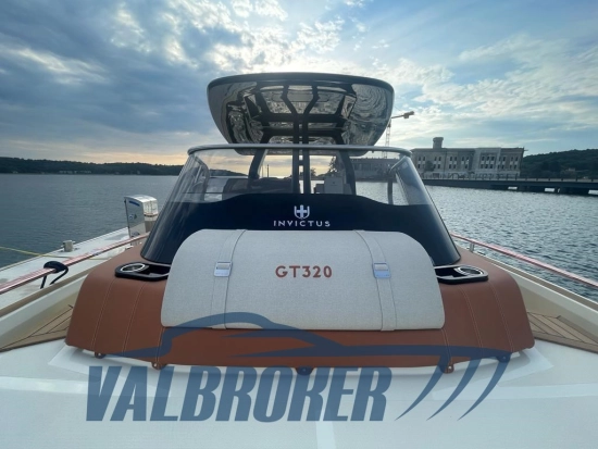 Invictus Yacht GT320 usata in vendita