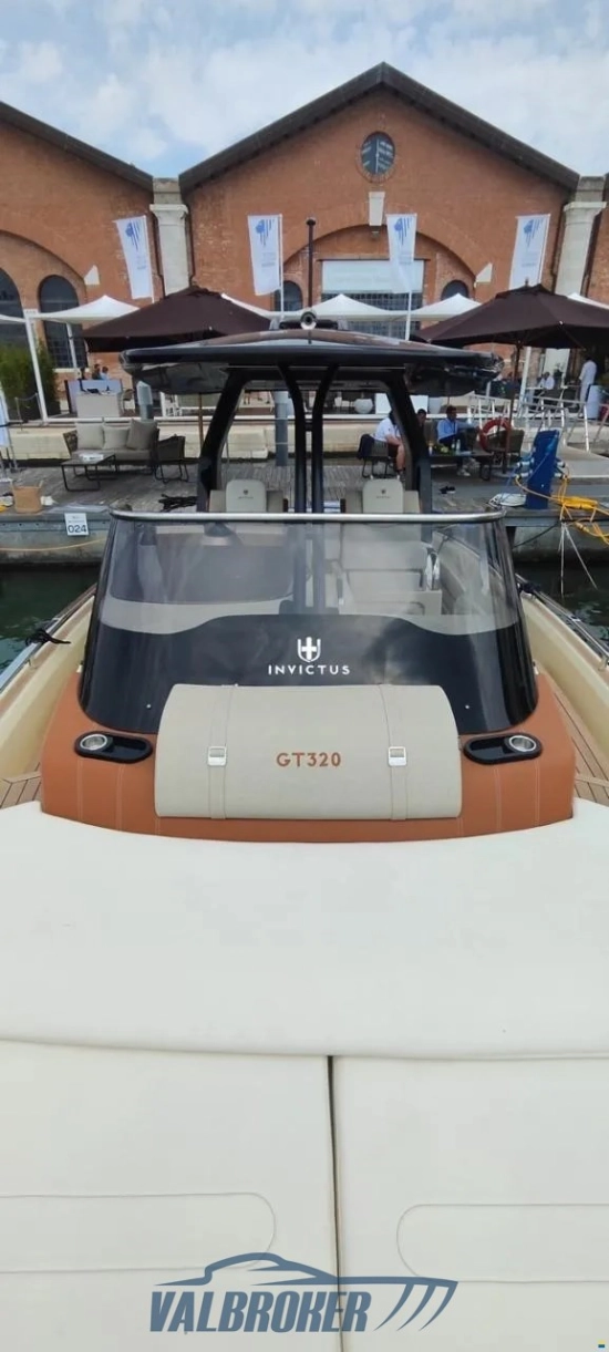 Invictus Yacht GT320 usata in vendita