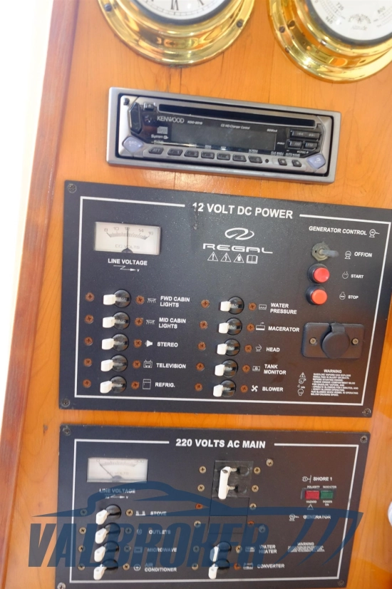Regal Marine COMMODORE 2665 de segunda mano en venta