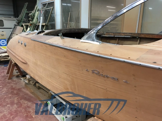 Riva Ariston CADILLAC usado à venda