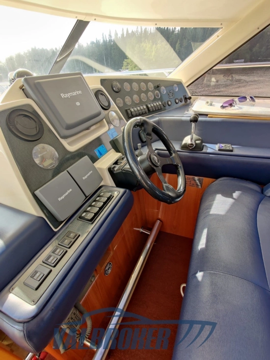 Sealine C 39 usado à venda