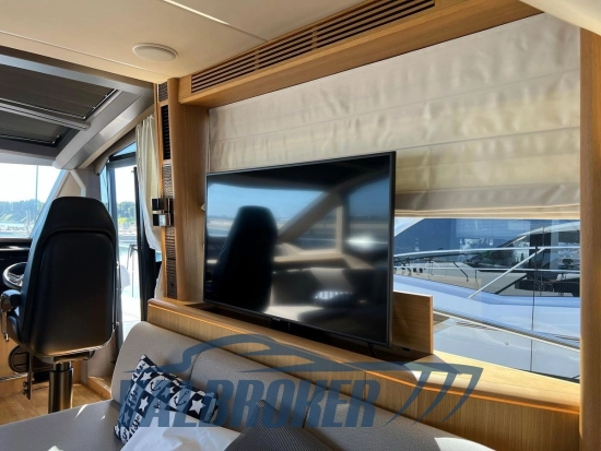 Galeon 680 FLY usado à venda