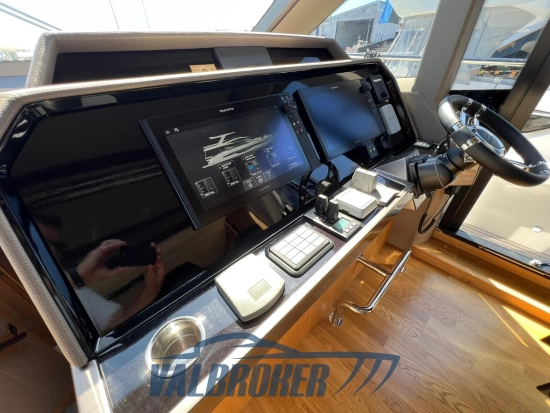 Galeon 680 FLY usado à venda