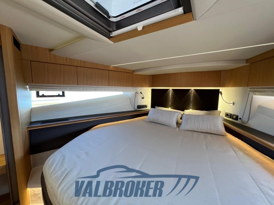 Galeon 680 FLY usado à venda
