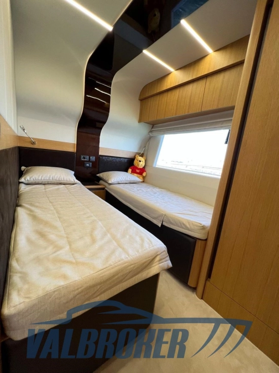 Galeon 680 FLY usado à venda
