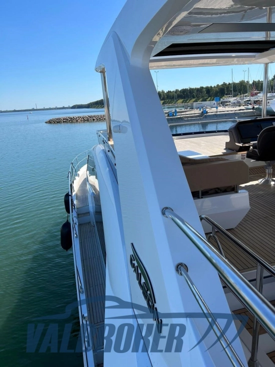 Galeon 680 FLY usado à venda