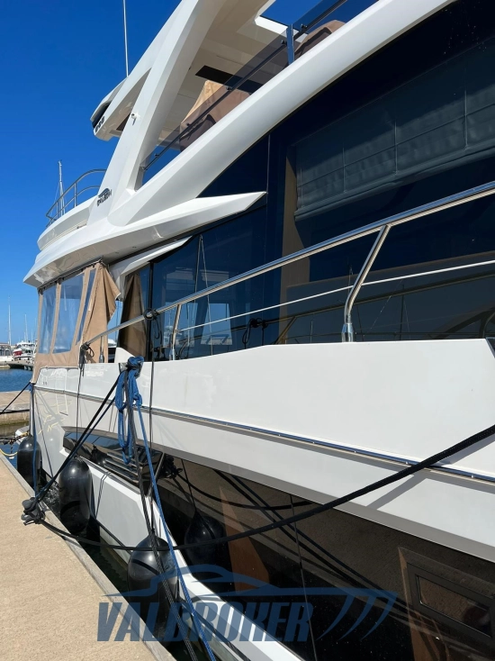 Galeon 680 FLY usado à venda