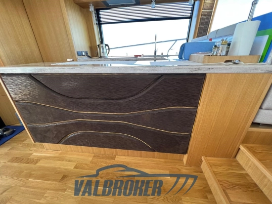 Galeon 680 FLY usado à venda