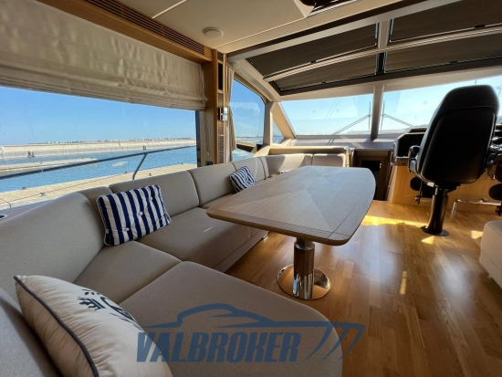 Galeon 680 FLY usado à venda