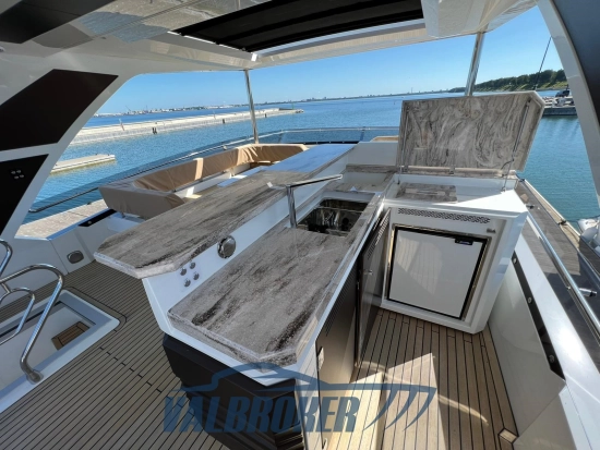 Galeon 680 FLY usado à venda