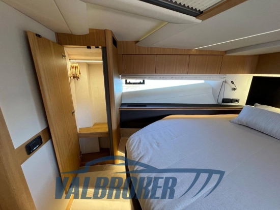 Galeon 680 FLY usado à venda