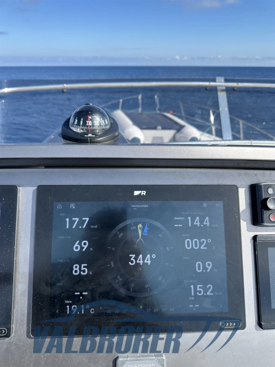 Galeon 680 FLY usado à venda