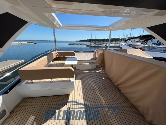 Galeon 680 FLY usado à venda