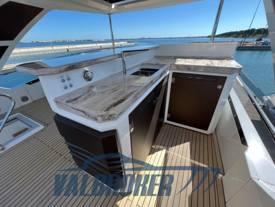 Galeon 680 FLY usado à venda