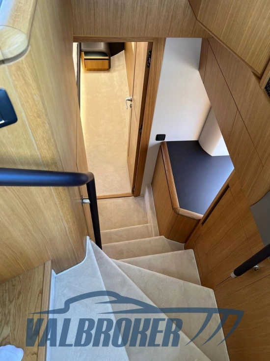 Galeon 680 FLY usado à venda