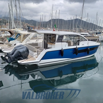 Sealine C335V usado à venda