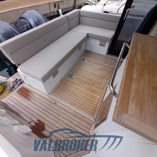 Sealine C335V usata in vendita
