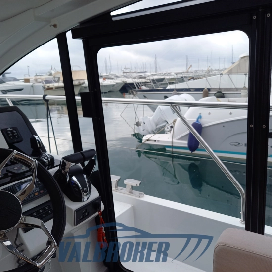 Sealine C335V usata in vendita