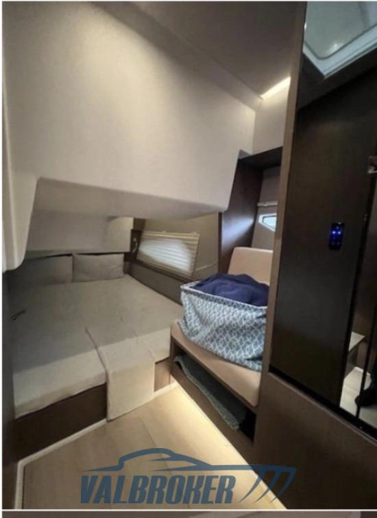 Sealine C335V usata in vendita