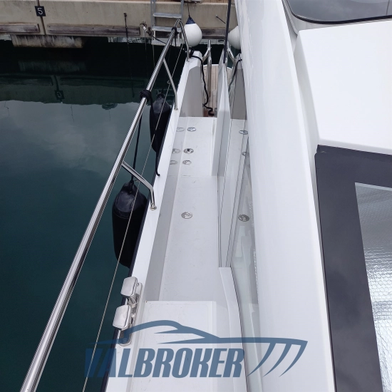 Sealine C335V usata in vendita