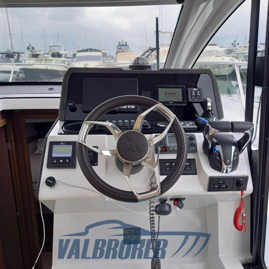 Sealine C335V usata in vendita