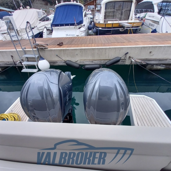 Sealine C335V usata in vendita