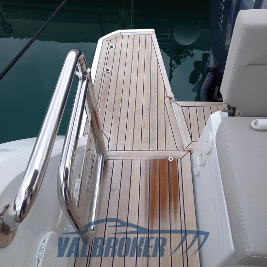 Sealine C335V usata in vendita