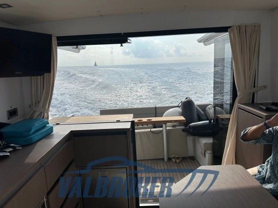 Sealine C335V usata in vendita
