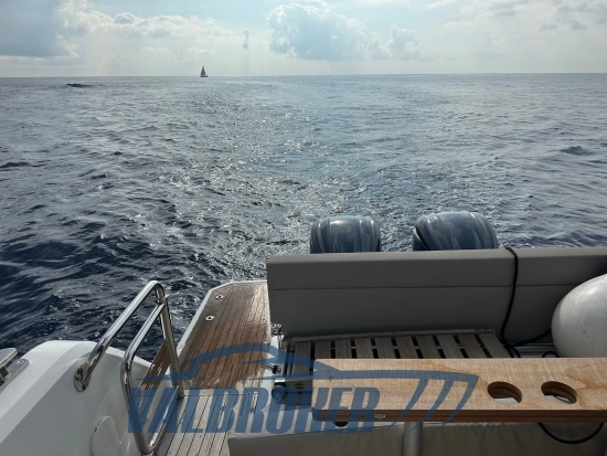 Sealine C335V usata in vendita