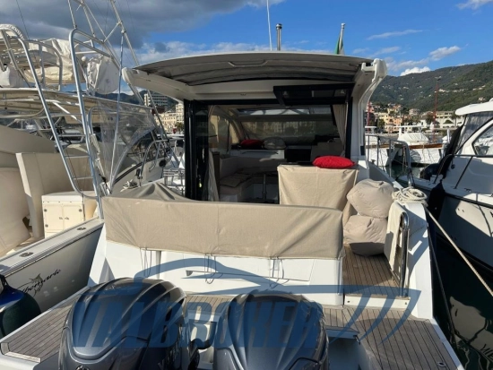 Sealine C335V usata in vendita