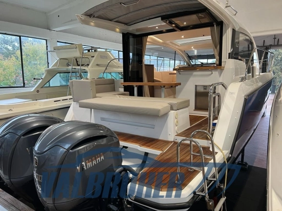 Sealine C335V usata in vendita