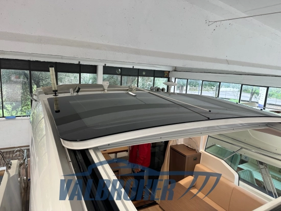 Sealine C335V usata in vendita