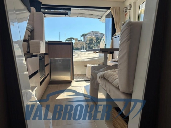 Sealine C335V usata in vendita