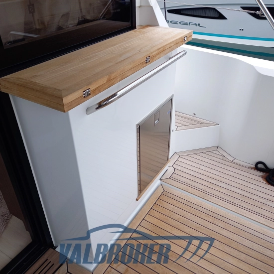 Sealine C335V usata in vendita