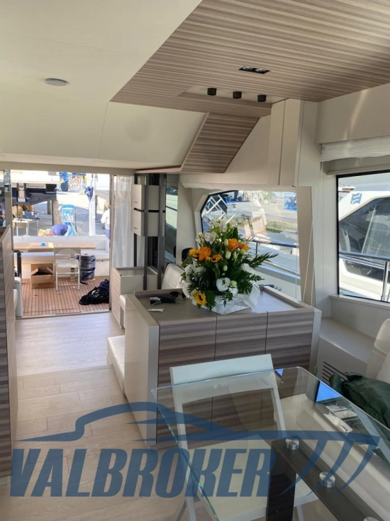 Ferretti 670 usado à venda