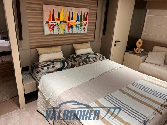 Ferretti 670 usado à venda