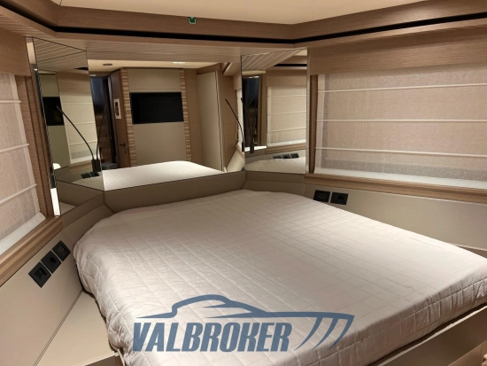 Ferretti 670 usado à venda