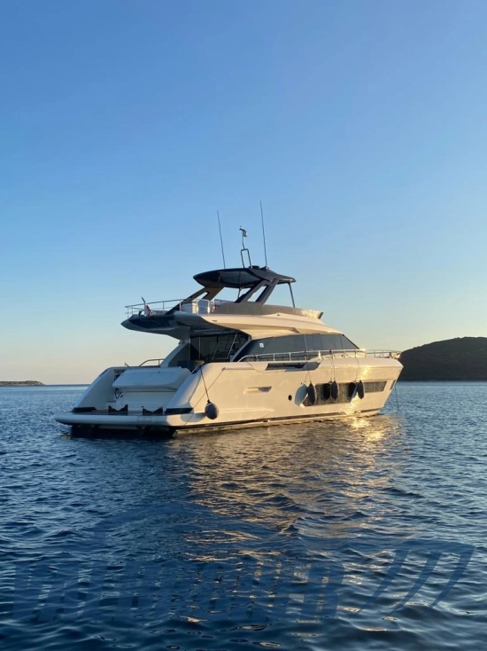Ferretti 670 usado à venda