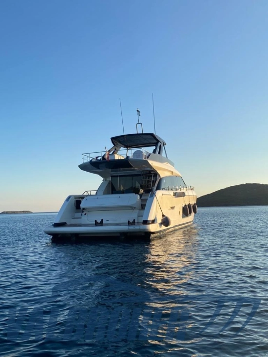 Ferretti 670 usado à venda