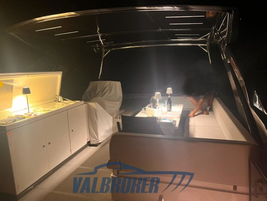 Ferretti 670 usado à venda