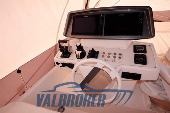 Ferretti 670 usado à venda