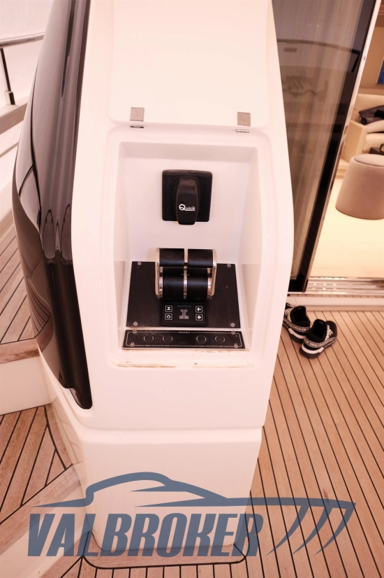 Ferretti 670 usado à venda