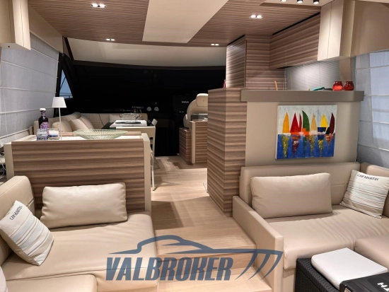 Ferretti 670 usado à venda