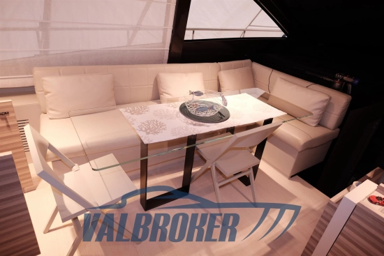 Ferretti 670 usado à venda