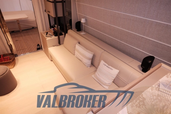 Ferretti 670 usado à venda