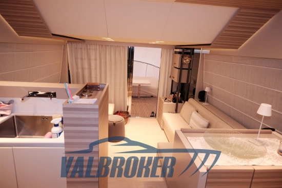 Ferretti 670 usado à venda
